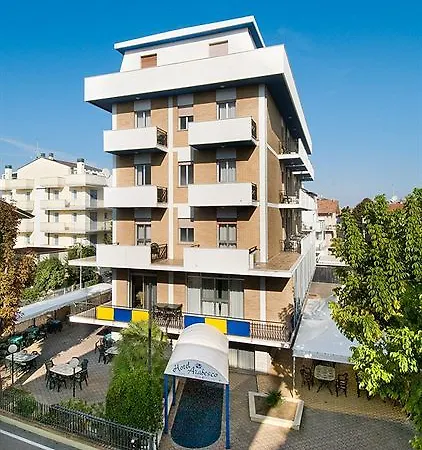 מלון Arabesco 3*