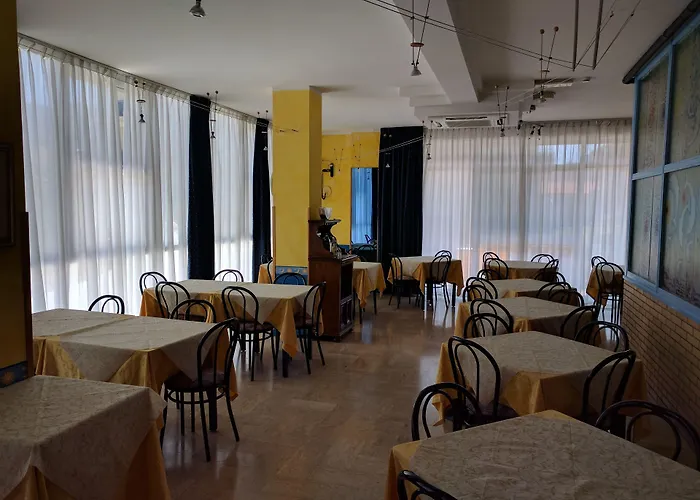 阿拉贝斯克酒店 里米尼